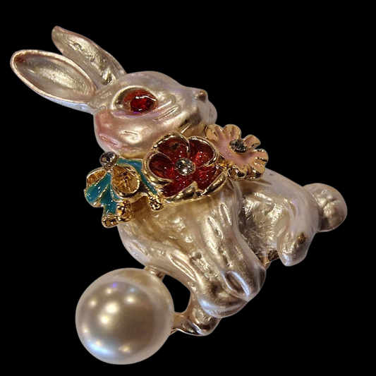 Brosche kleines Kaninchen mit Blumen