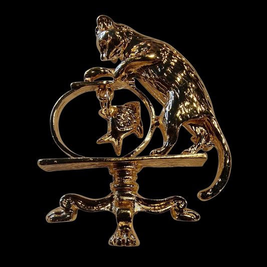 Brosche barock goldfarben Katze mit Fisch
