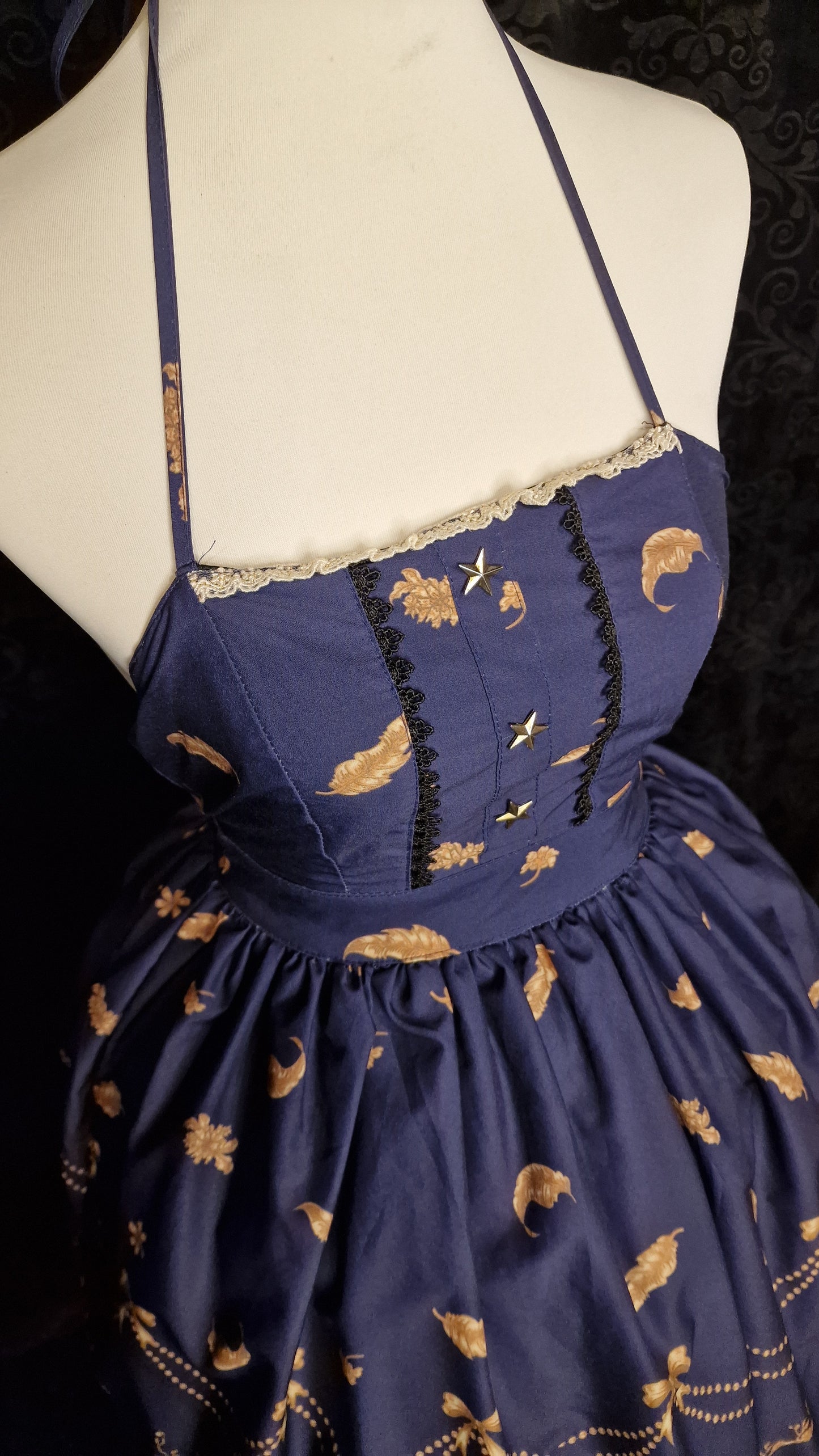 Classic Lolita Kleid Halter-JSK To Alice „Swan Crown“ Marineblau Gold mit Spitzenborte S