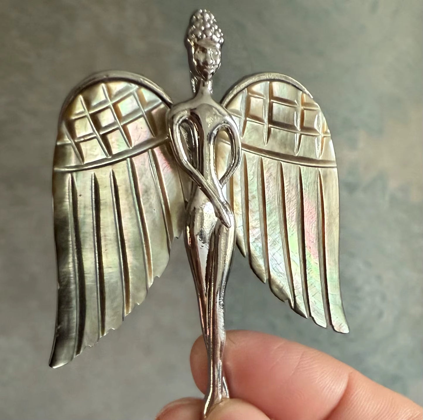 Vintage Brosche Engel mit schimmernden Flügeln