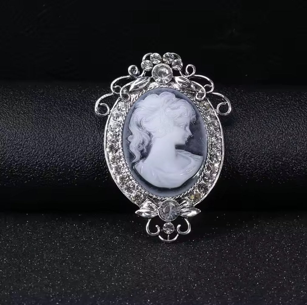 Vintage Brosche Cameo silberfarben mit Strass