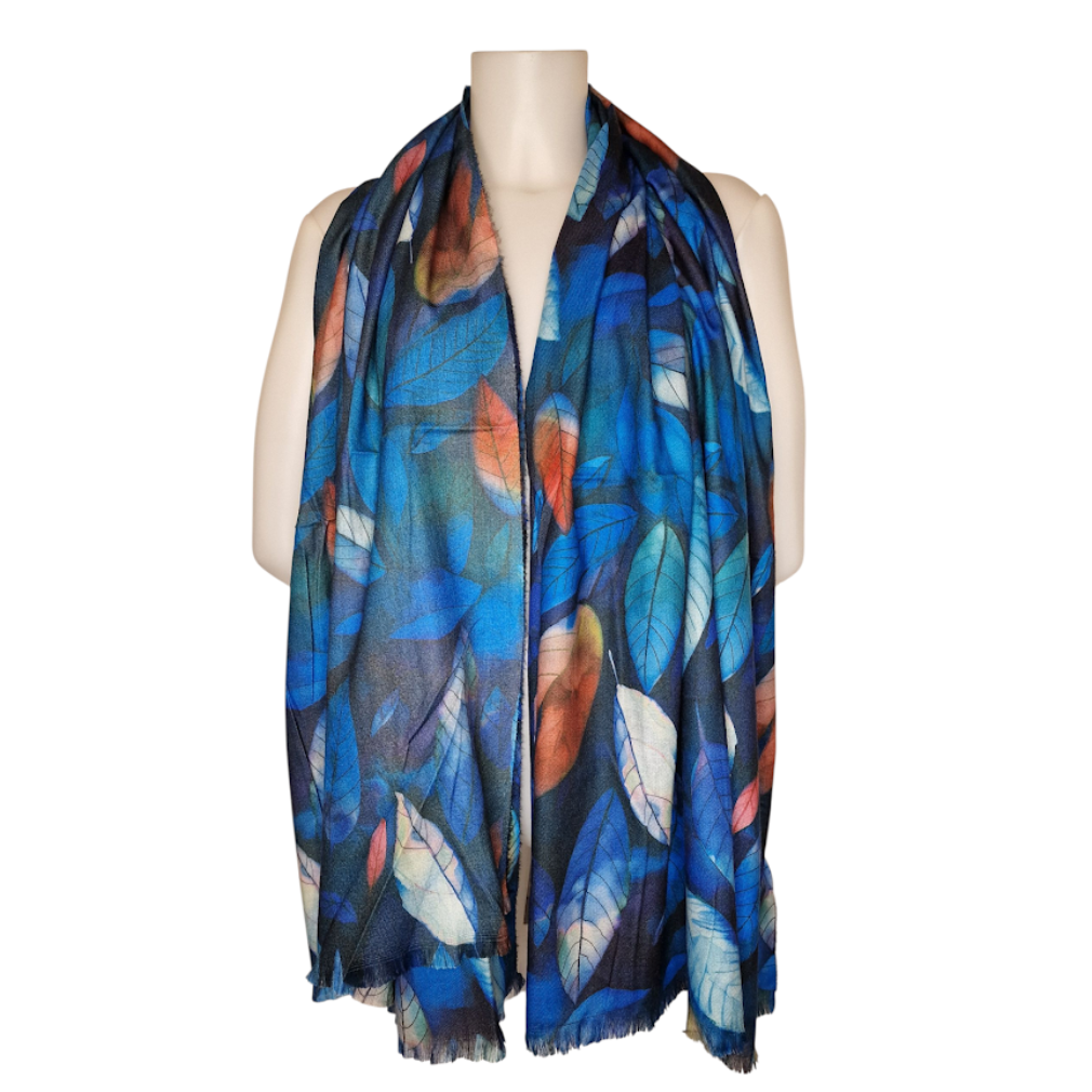 Kuscheliger Schal mit Blattmotiv blau 180x80 cm