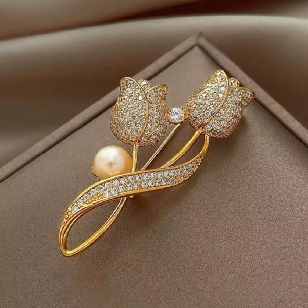 Nostalgische Brosche Tulpe mit Kunstperle und Strass