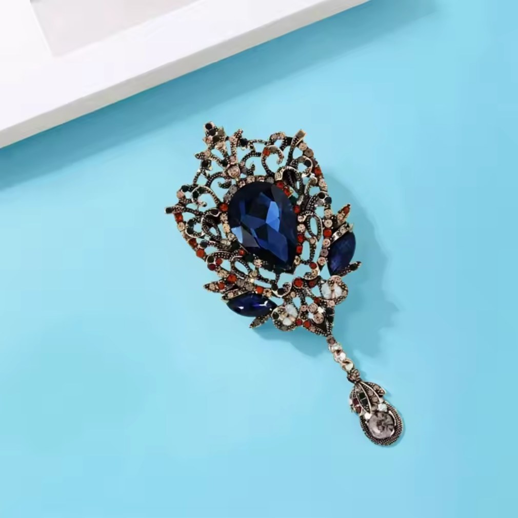 Vintage Brosche mit blauem Kristall und Anhänger