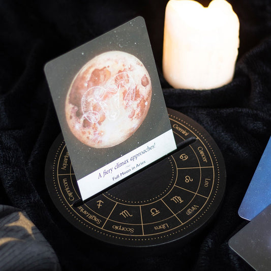 Schwarzer Tarotkartenständer mit Astrologierad in goldfarben