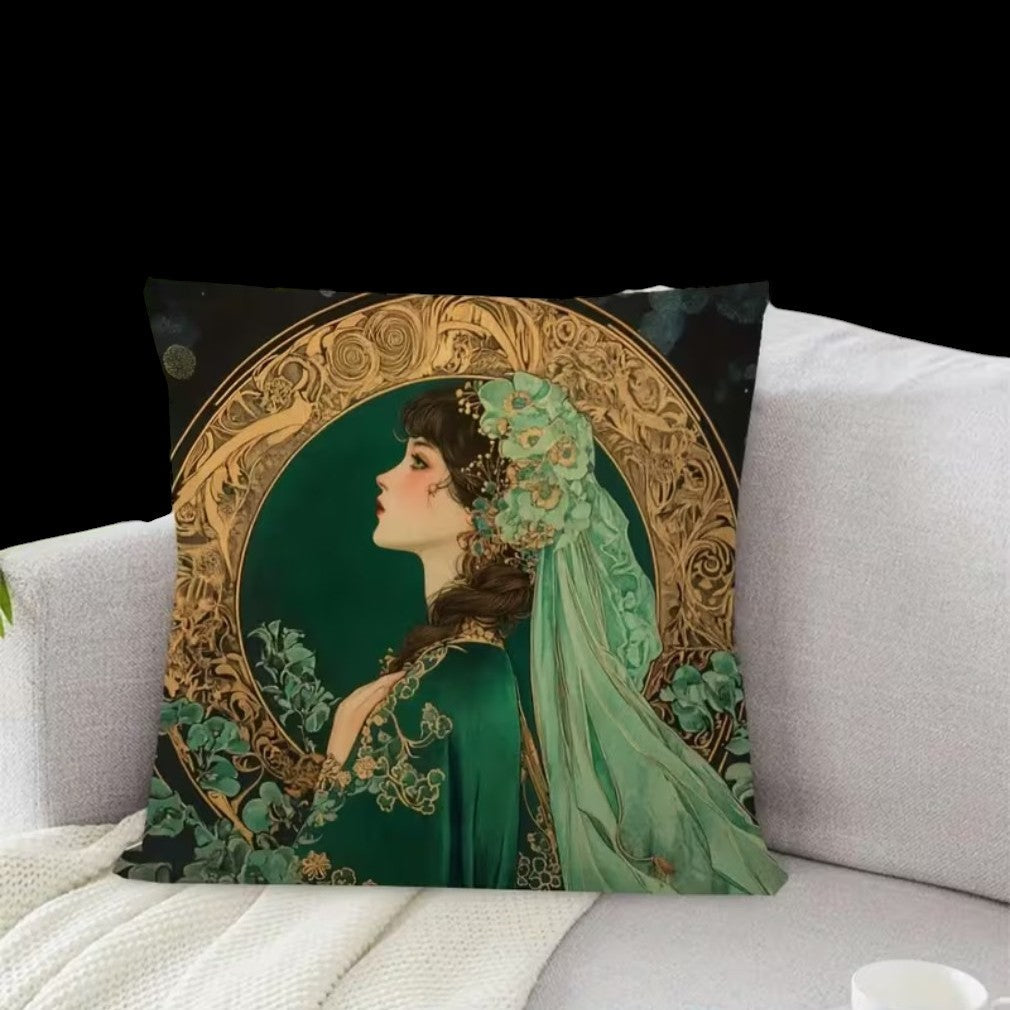 Vintage Kissen Jugendstil Frau Smaragdgrün Gold auf weißem Sofa