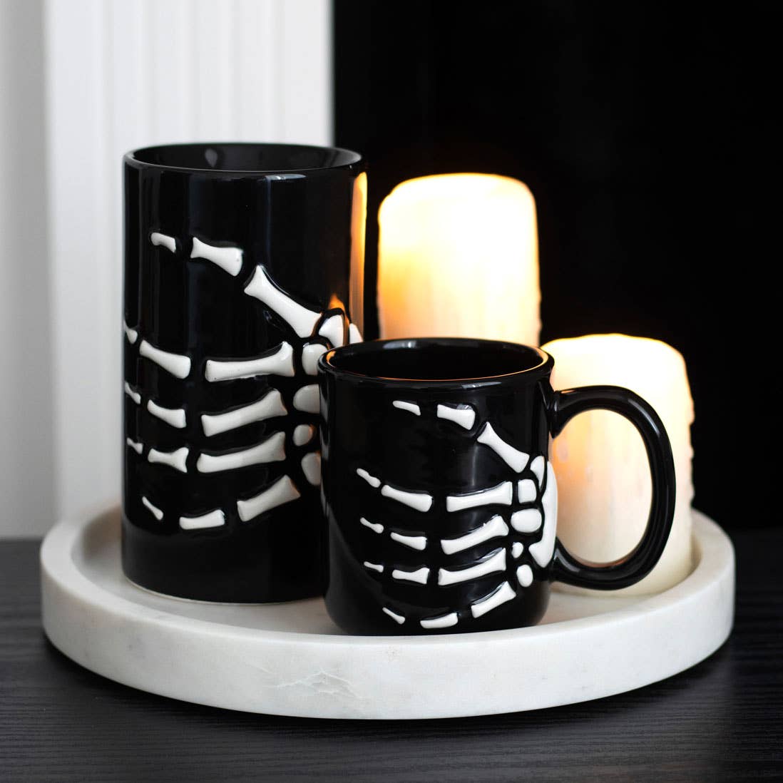 Gothic Halloween Tasse Becher mit Skeletthand schwarz