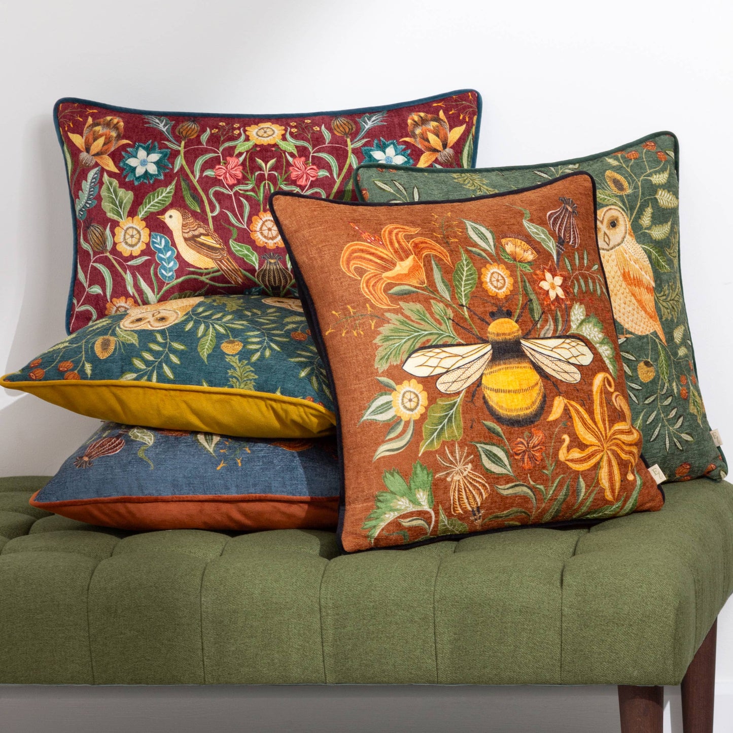 Evans Lichfield Dekokissen „Hawthorn Birds“ – 30 x 50 cm bordeaux