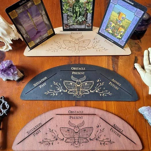 Drei Karten Moth Tarotständer