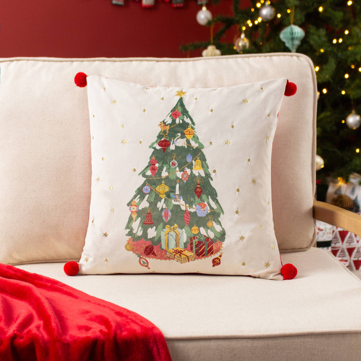 Festliches Kissen Weihnachtsbaum „Deck The Halls Tree“ mit Stickerei 43x43 cm