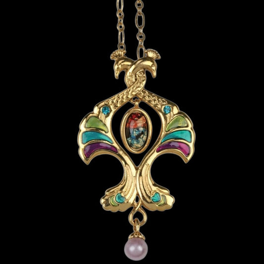 Jugendstil Pfau Anhänger-Kette – schwarzer Hintergrund