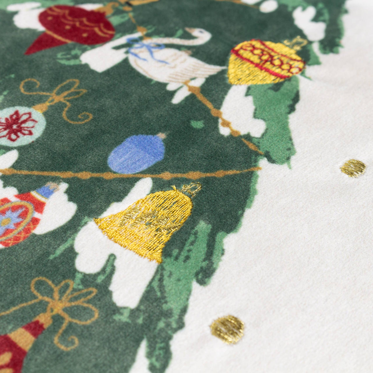 Festliches Kissen Weihnachtsbaum „Deck The Halls Tree“ mit Stickerei 43x43 cm