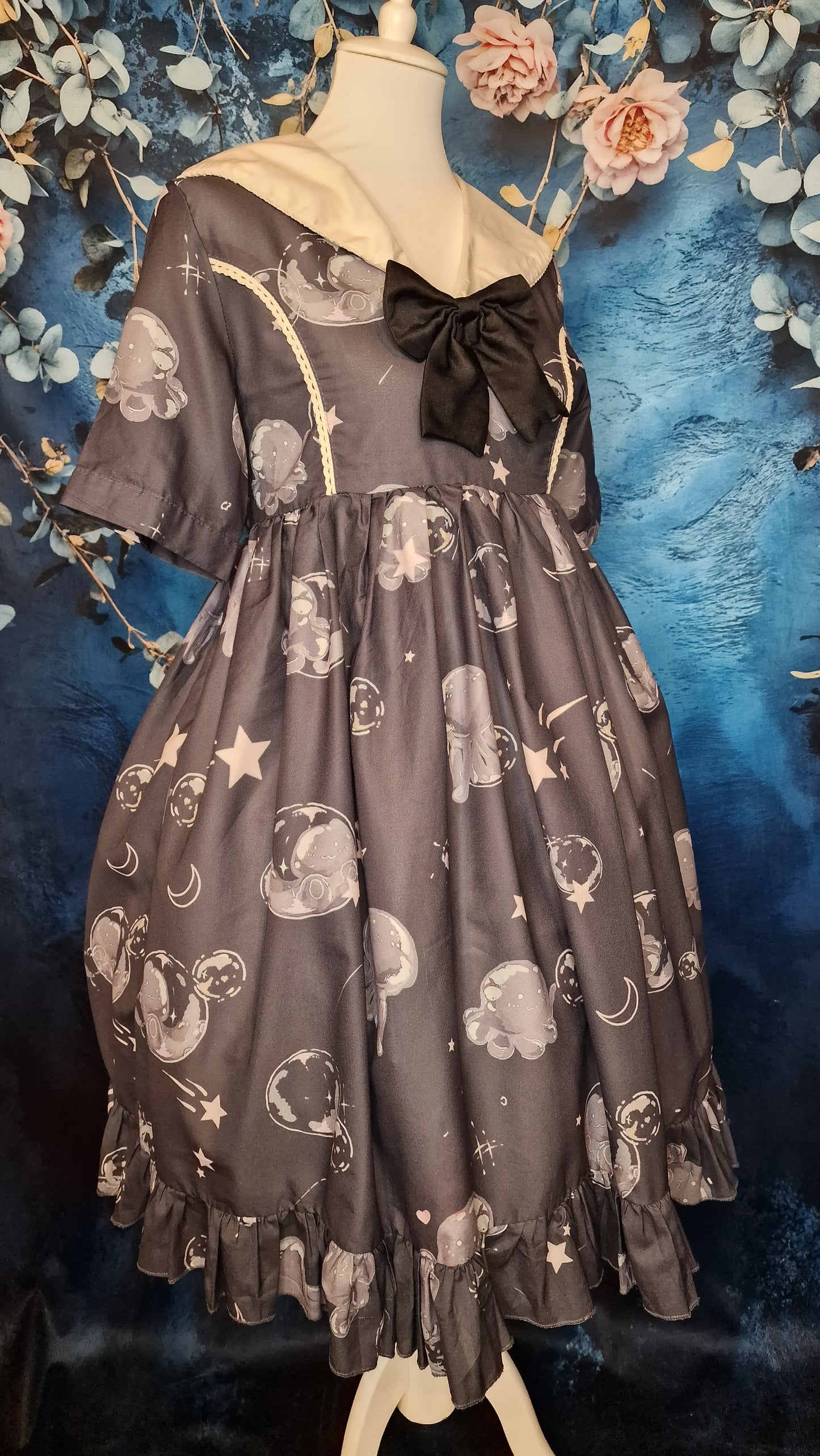 Gothic Lolita Kleid mit Schleife und großem Matrosenkragen