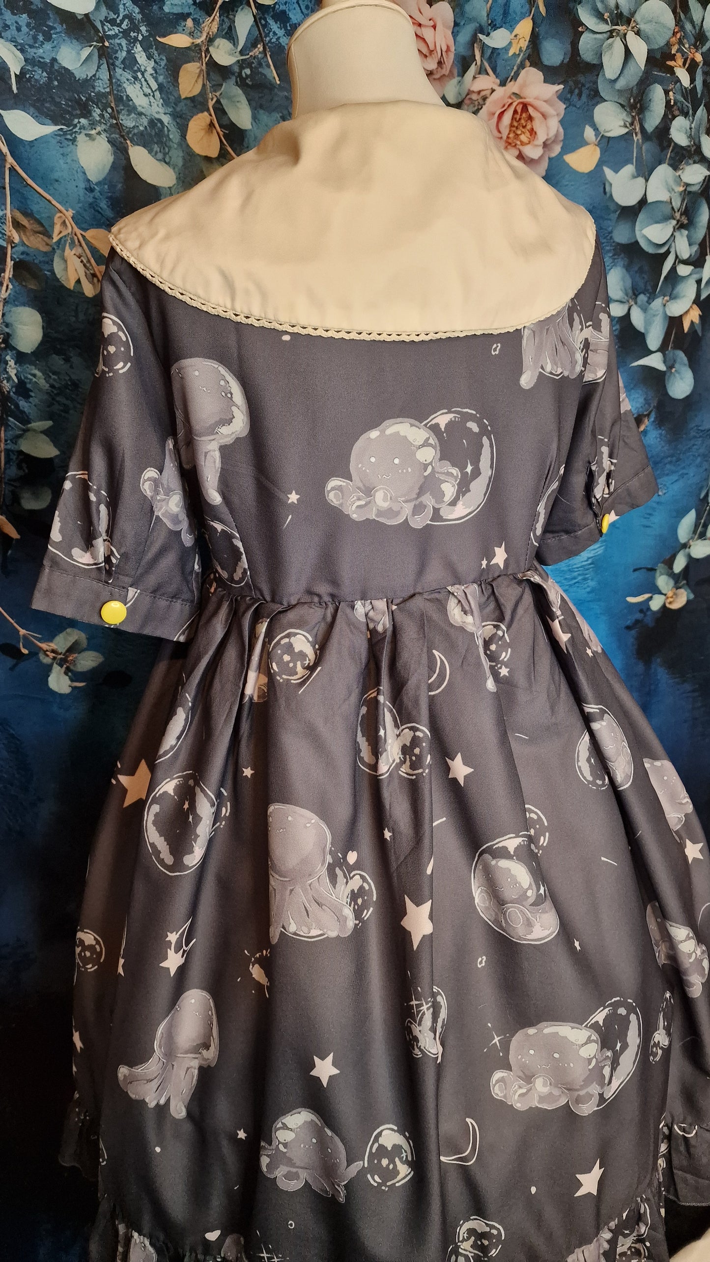 Gothic Lolita Kleid mit Schleife und großem Matrosenkragen