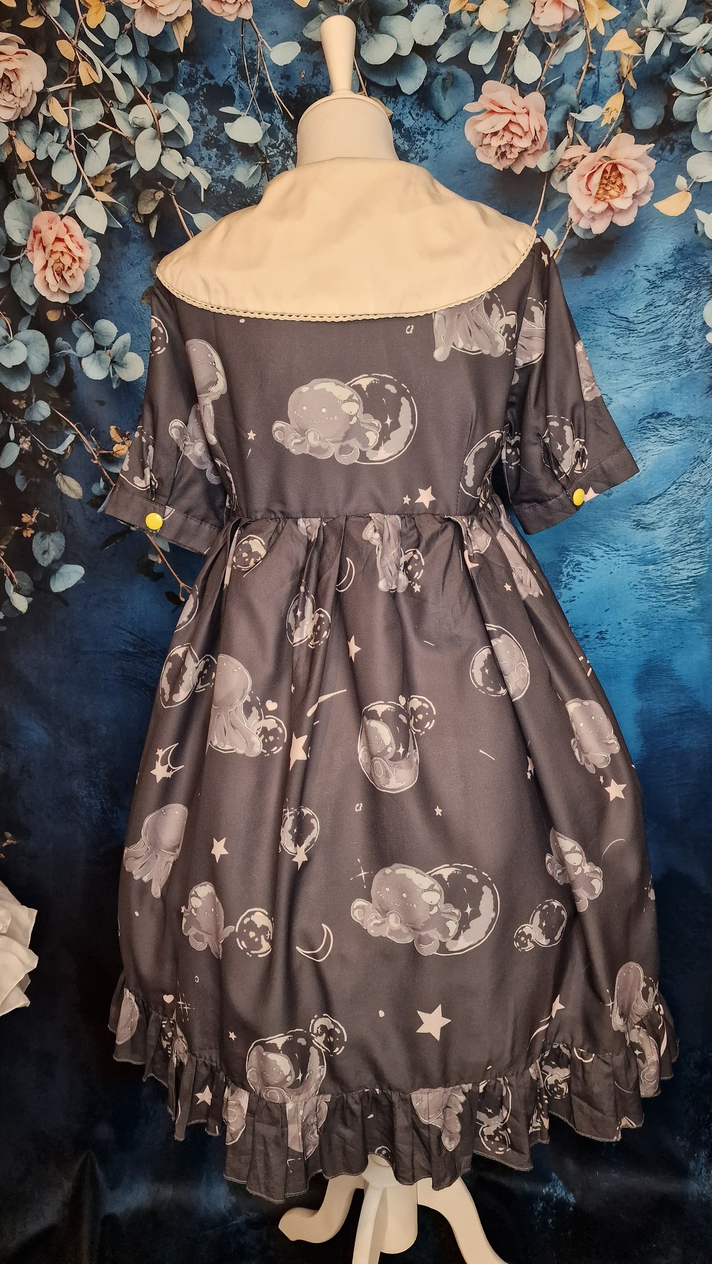 Gothic Lolita Kleid mit Schleife und großem Matrosenkragen