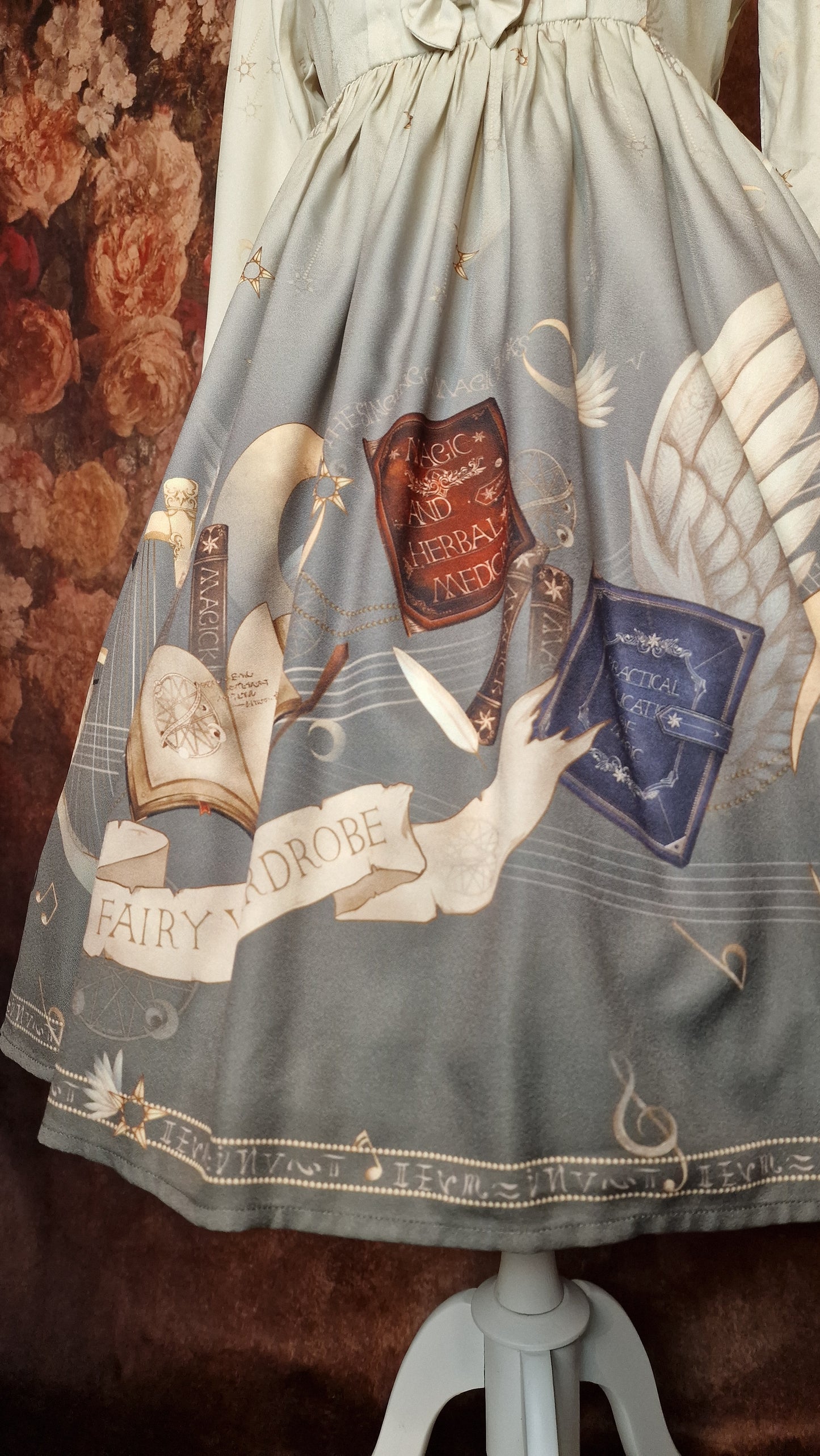 Neoclassical Lolita Kleid "The Singing of Magic Books" neu