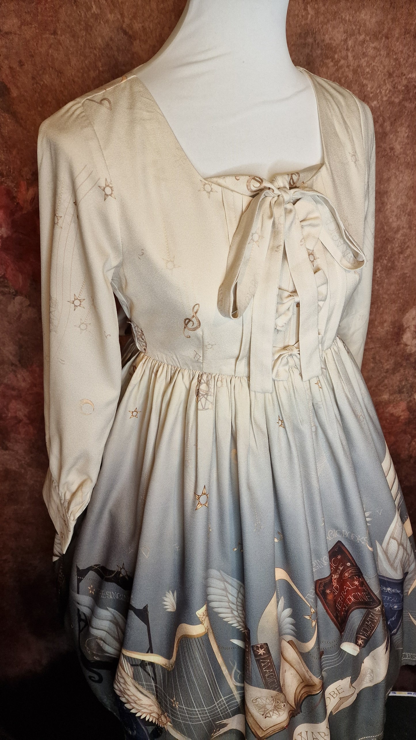 Neoclassical Lolita Kleid "The Singing of Magic Books" neu