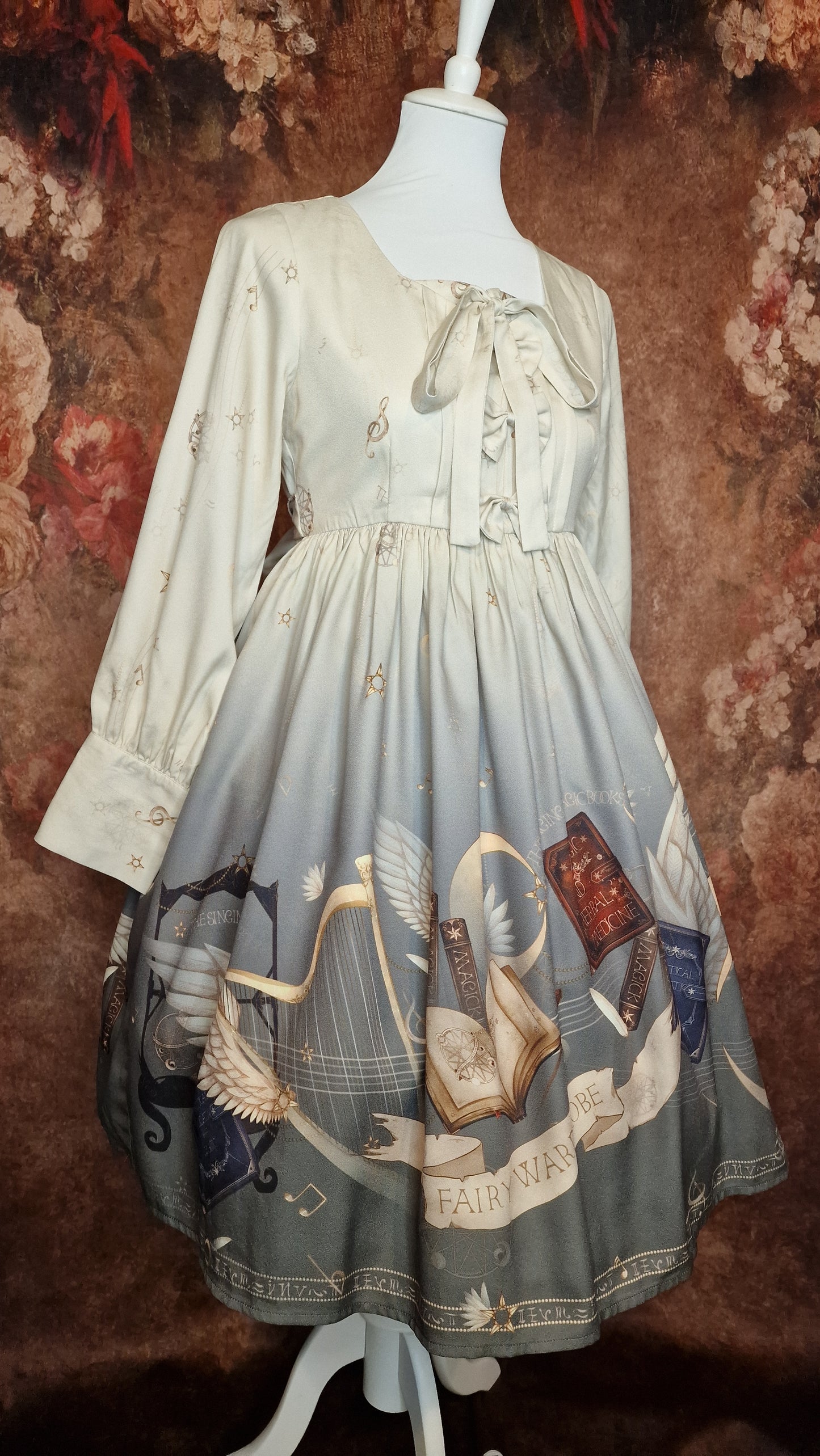 Neoclassical Lolita Kleid "The Singing of Magic Books" neu