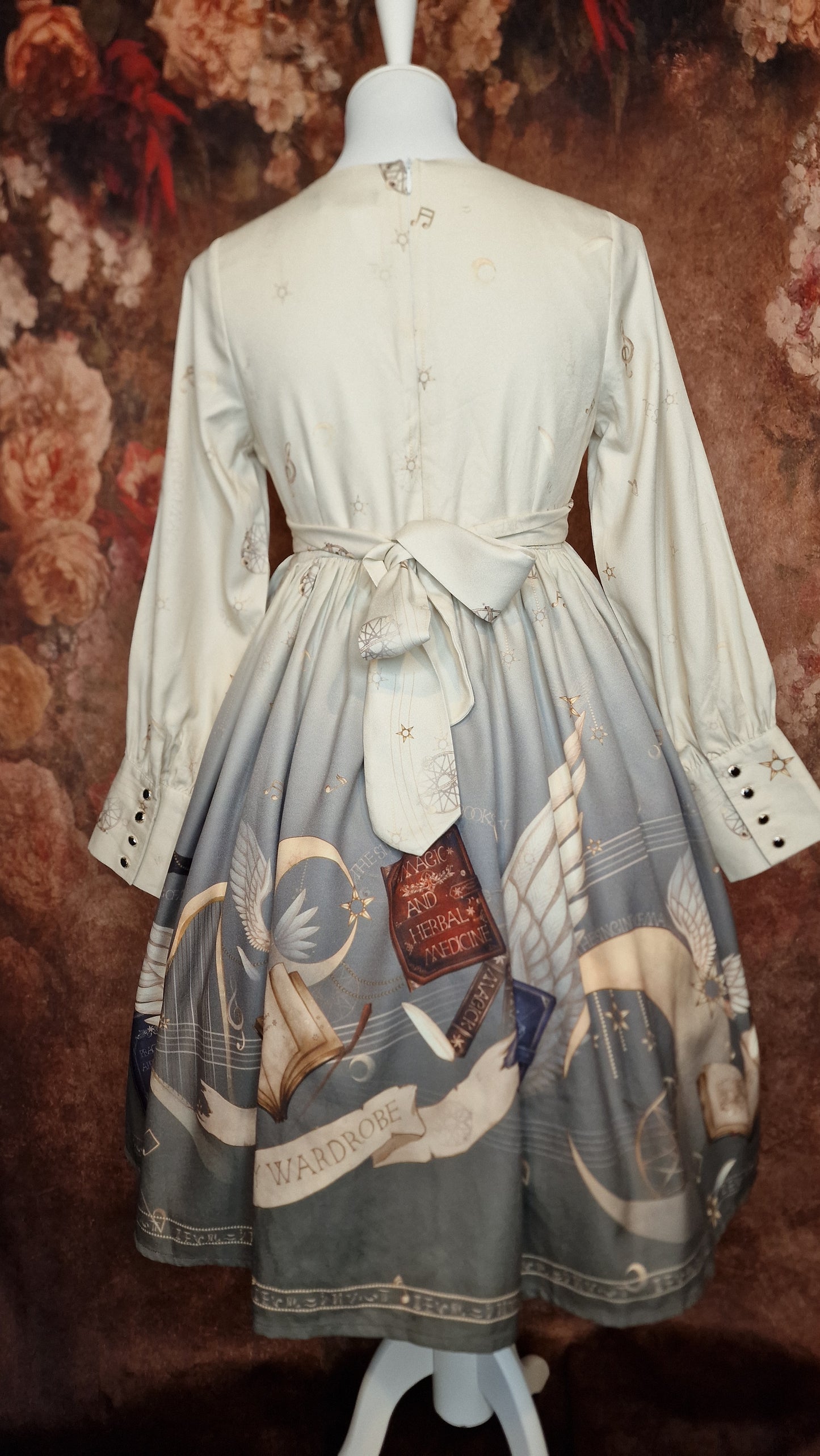 Neoclassical Lolita Kleid "The Singing of Magic Books" neu