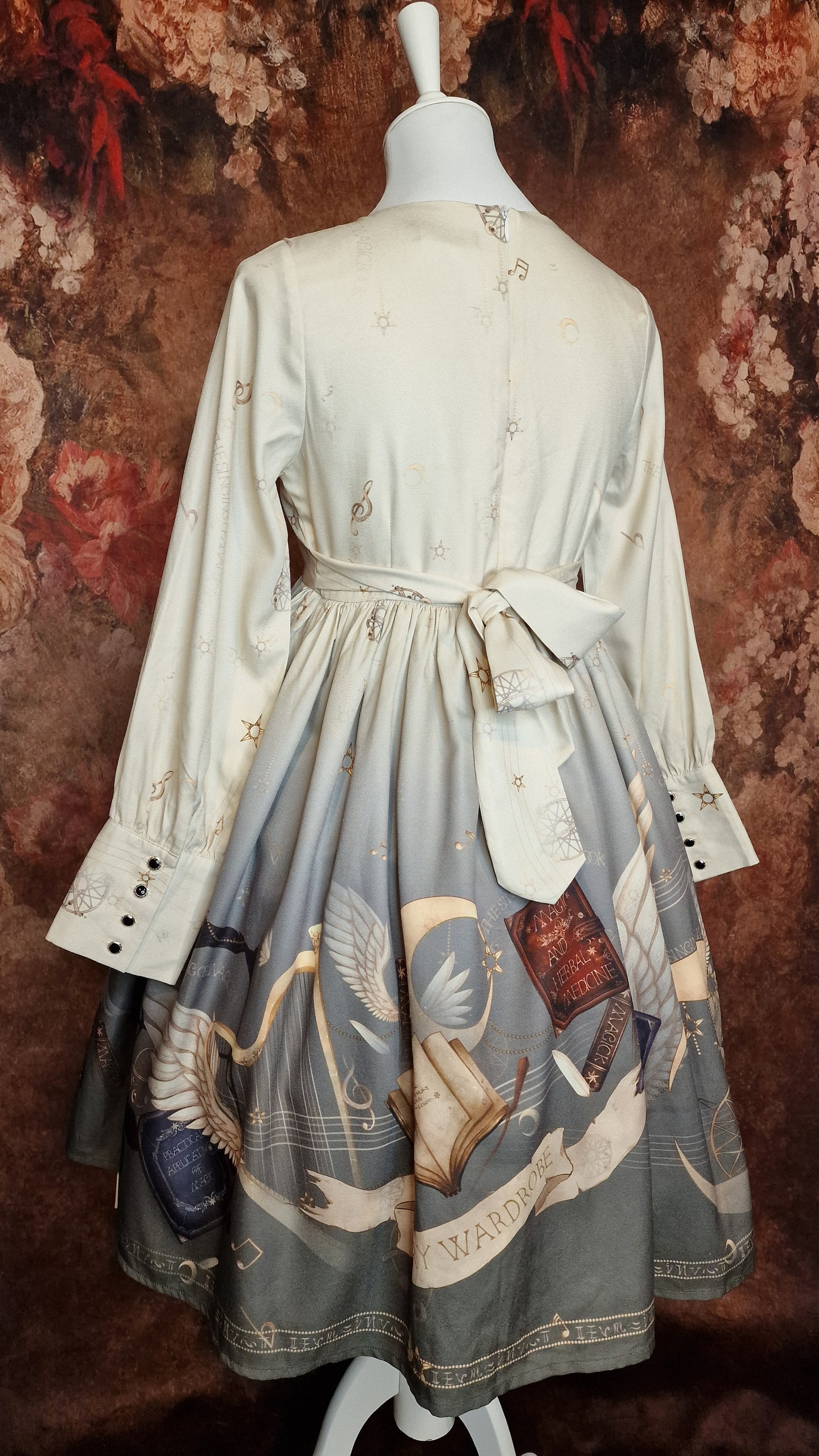 Neoclassical Lolita Kleid "The Singing of Magic Books" neu