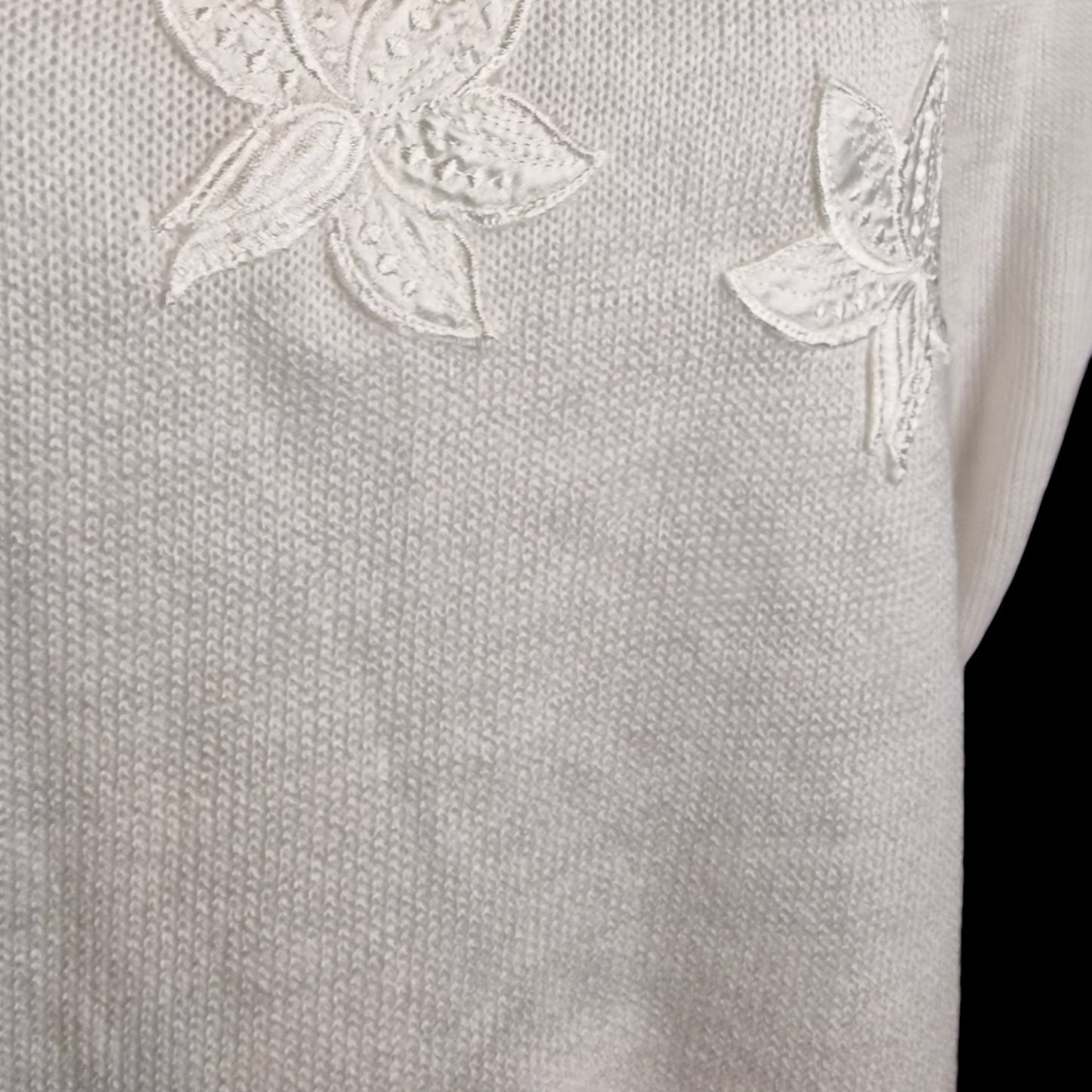 Vintage Pullover mit Blumen Applikation in cremeweiß Gr. M