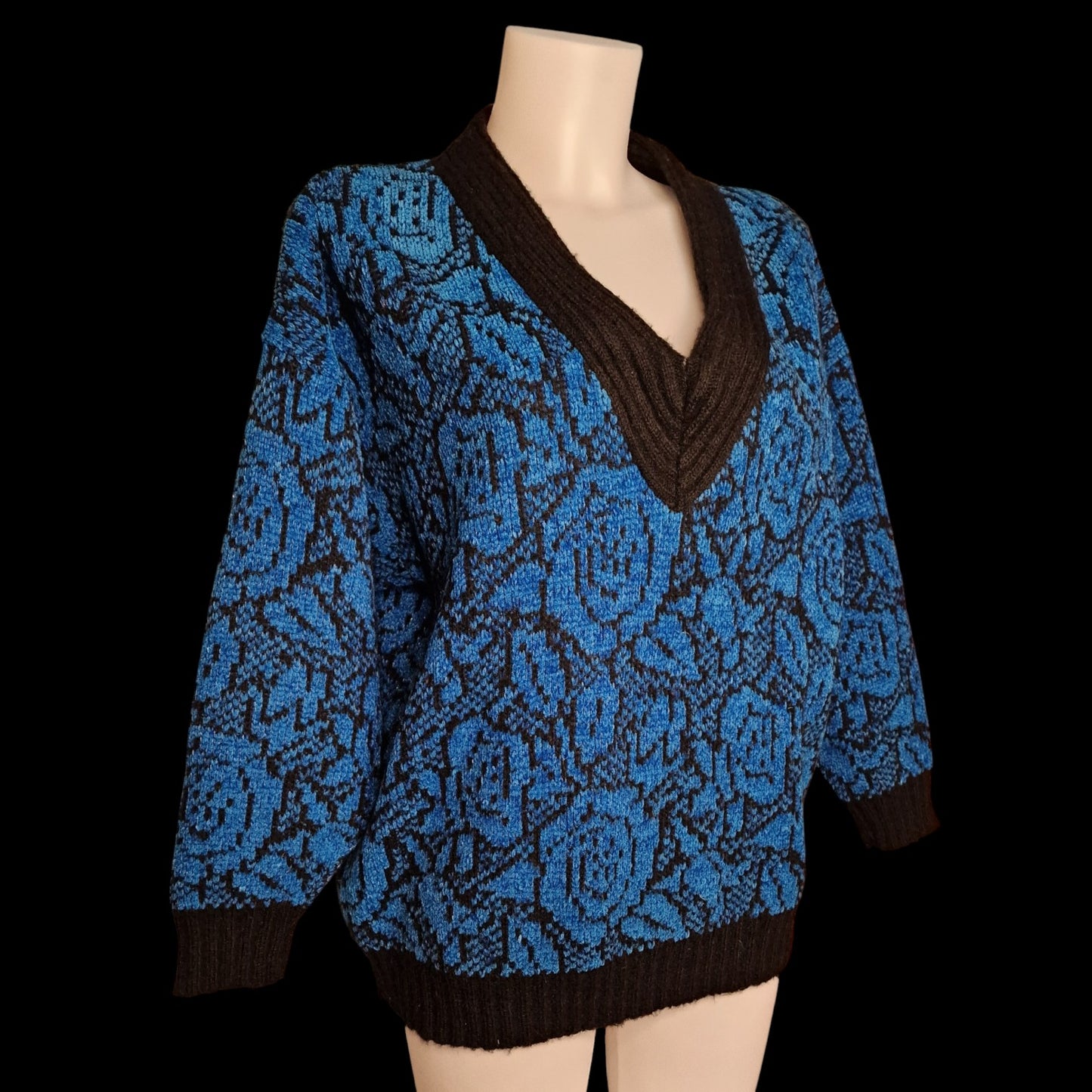 Kult 80er Vintage Strickpullover Blau-schwarz mit V-Ausschnitt Blumenmuster L