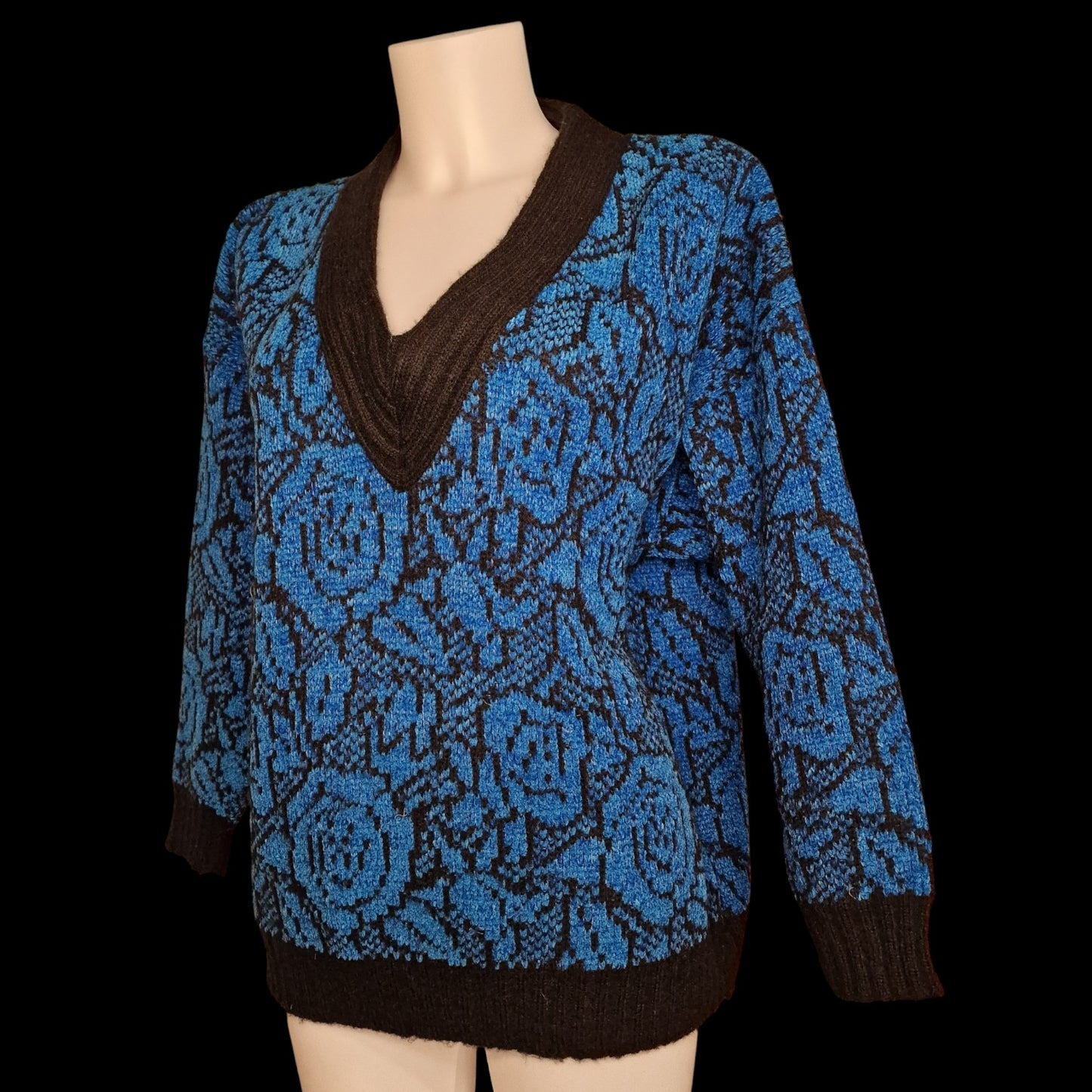 Kult 80er Vintage Strickpullover Blau-schwarz mit V-Ausschnitt Blumenmuster L