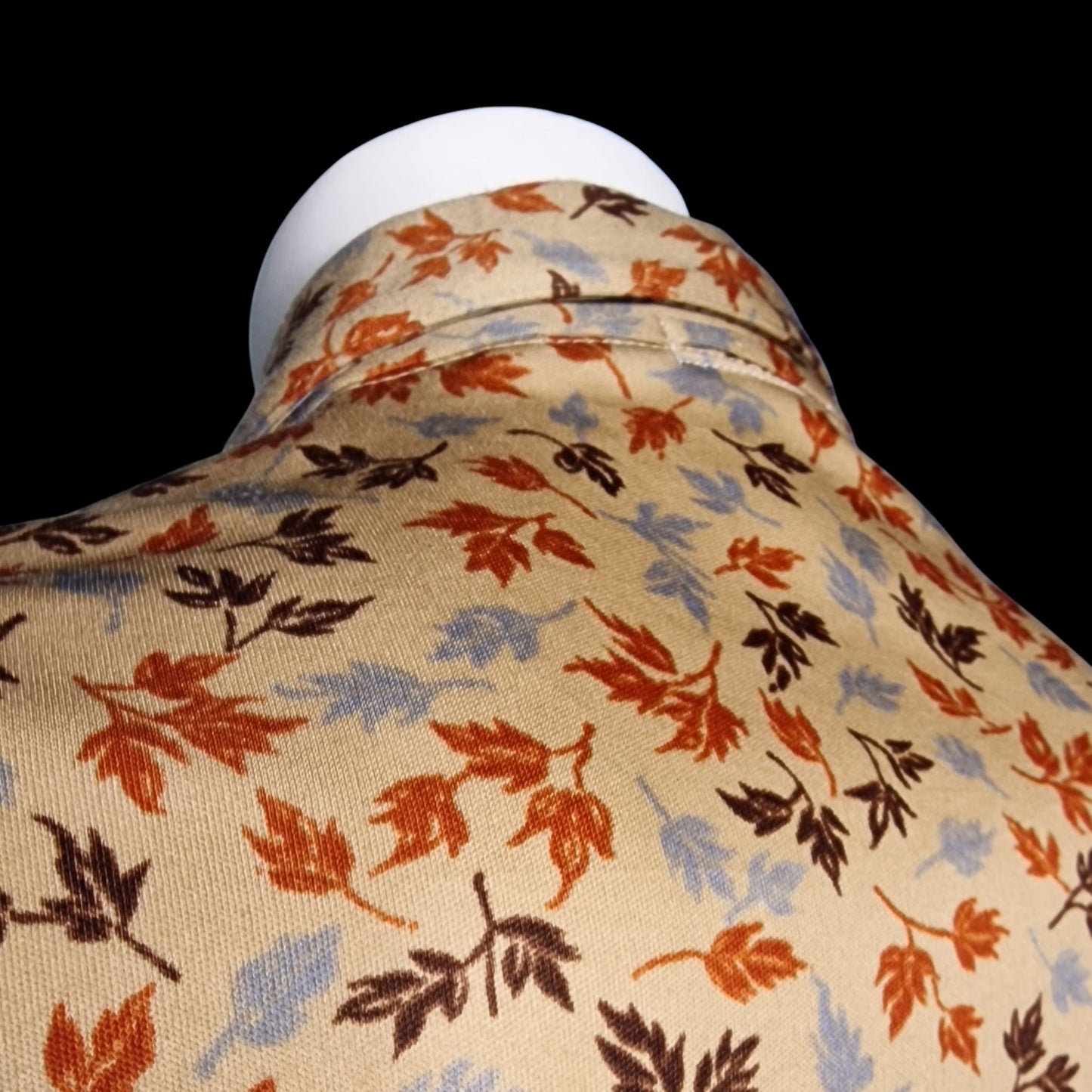 Zauberhafte Vintage Bluse "Herbstlaub" Motiv in Beige-Braun klassisch M 70er