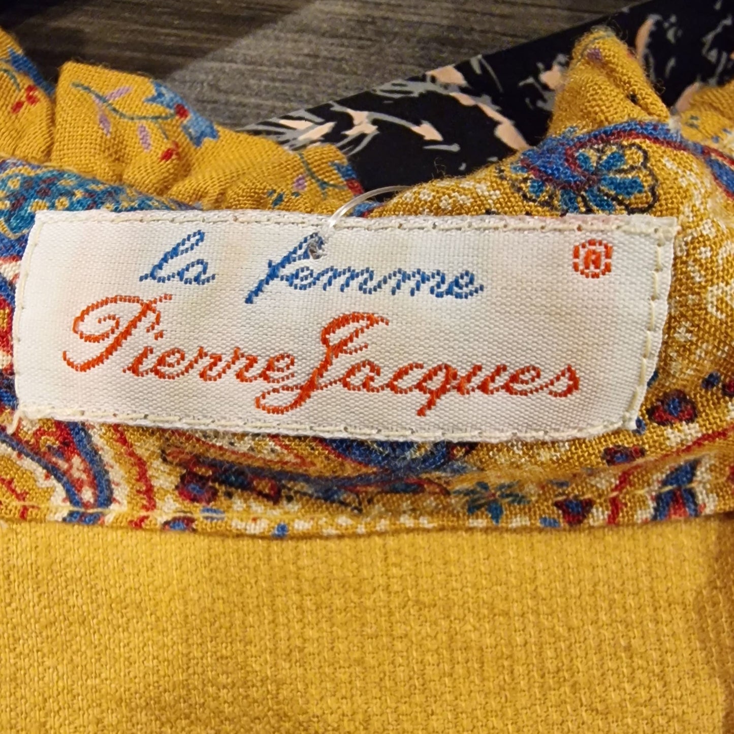 Vintage Bluse Paisley Senfgelb - Puffärmel & Stehkragen / La Femme Pierre Jacques