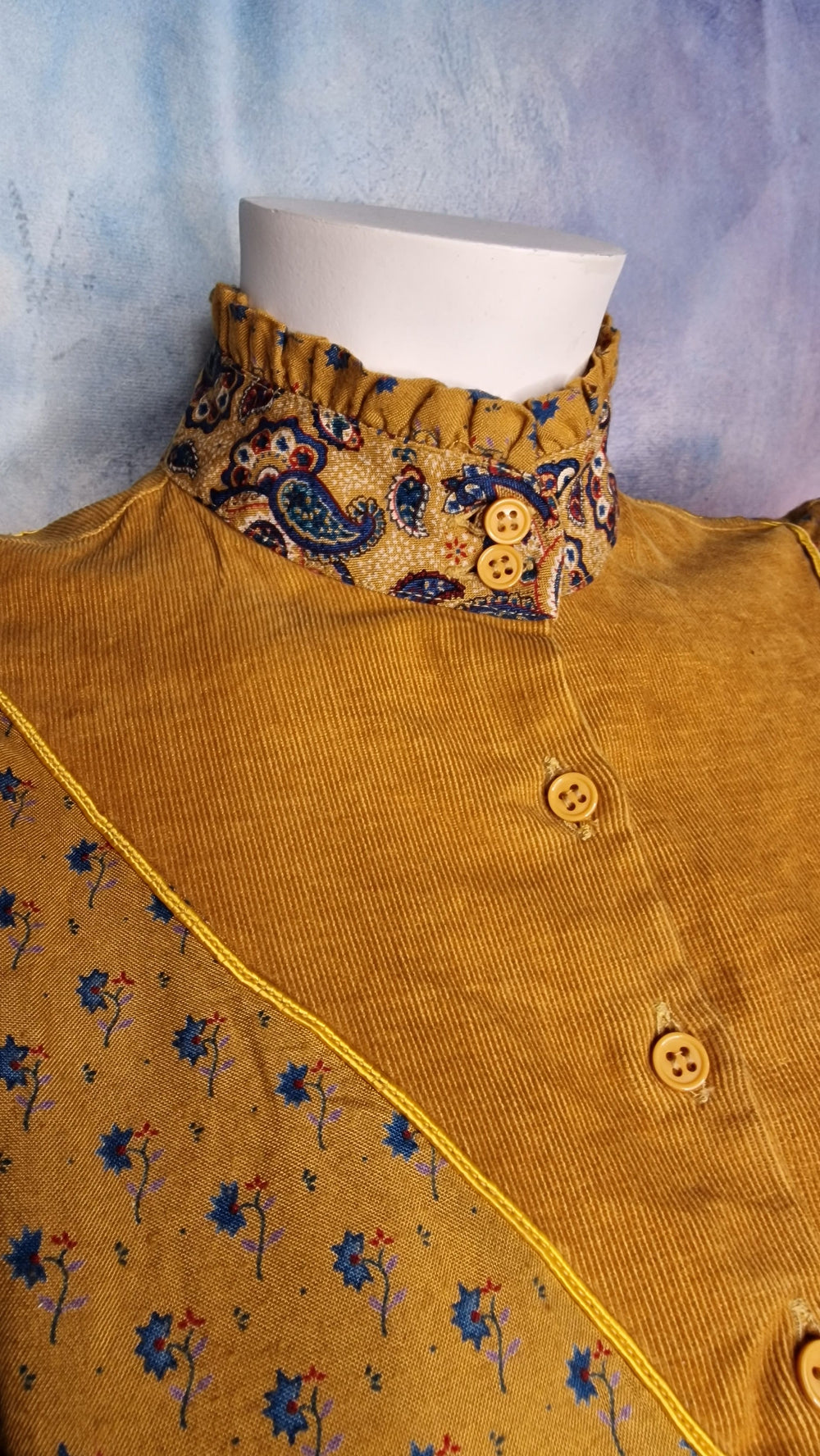 Vintage Bluse Paisley Senfgelb - Puffärmel & Stehkragen / La Femme Pierre Jacques