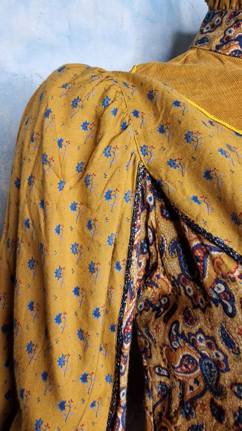 Vintage Bluse Paisley Senfgelb - Puffärmel & Stehkragen / La Femme Pierre Jacques
