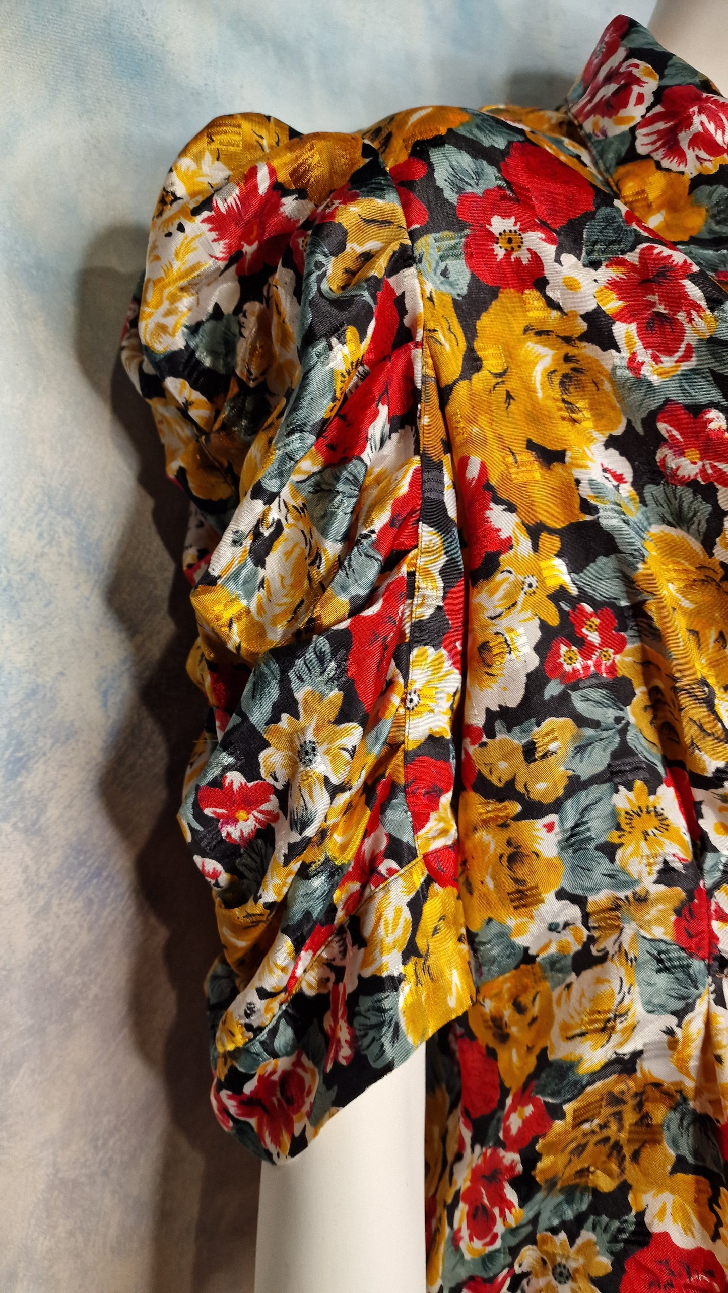Italienische Vintage Bluse mit Blumenmuster in Gelb und Rot Puffärmel L