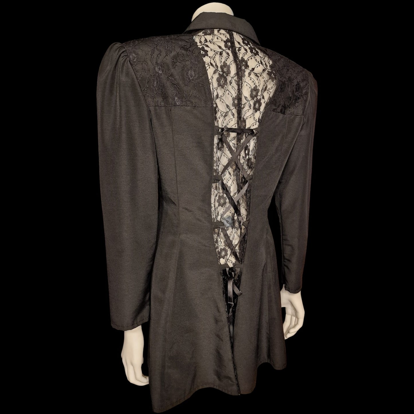 Vintgae 80er Edler Gothic-Gehrock mit Korsett-Schnürung & Spitzen-Details M