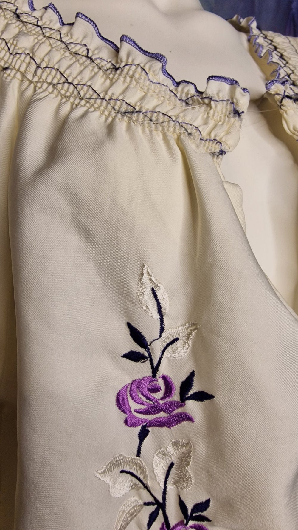🌿 Vintage Folklore-Bluse mit violetter Rosen-Stickerei Gr. XL Cremeweiß🌿
