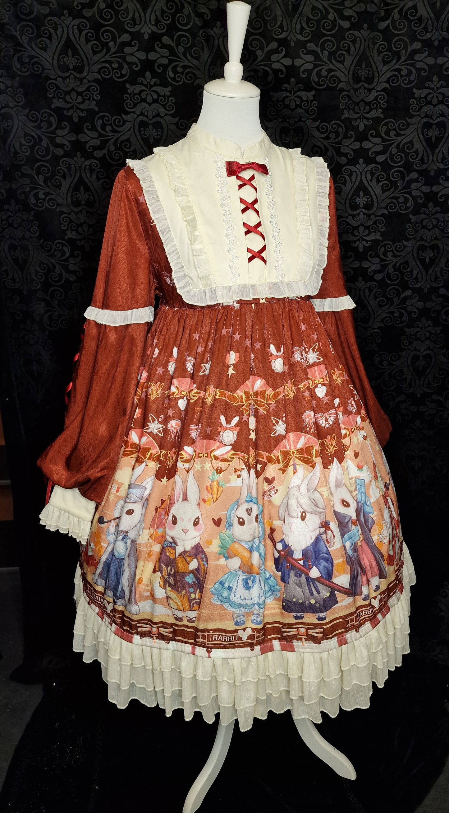 Swett Lolita Kleid – „Gentle Rabbit“ (Rust Red) Gr. L Hasenmotiv