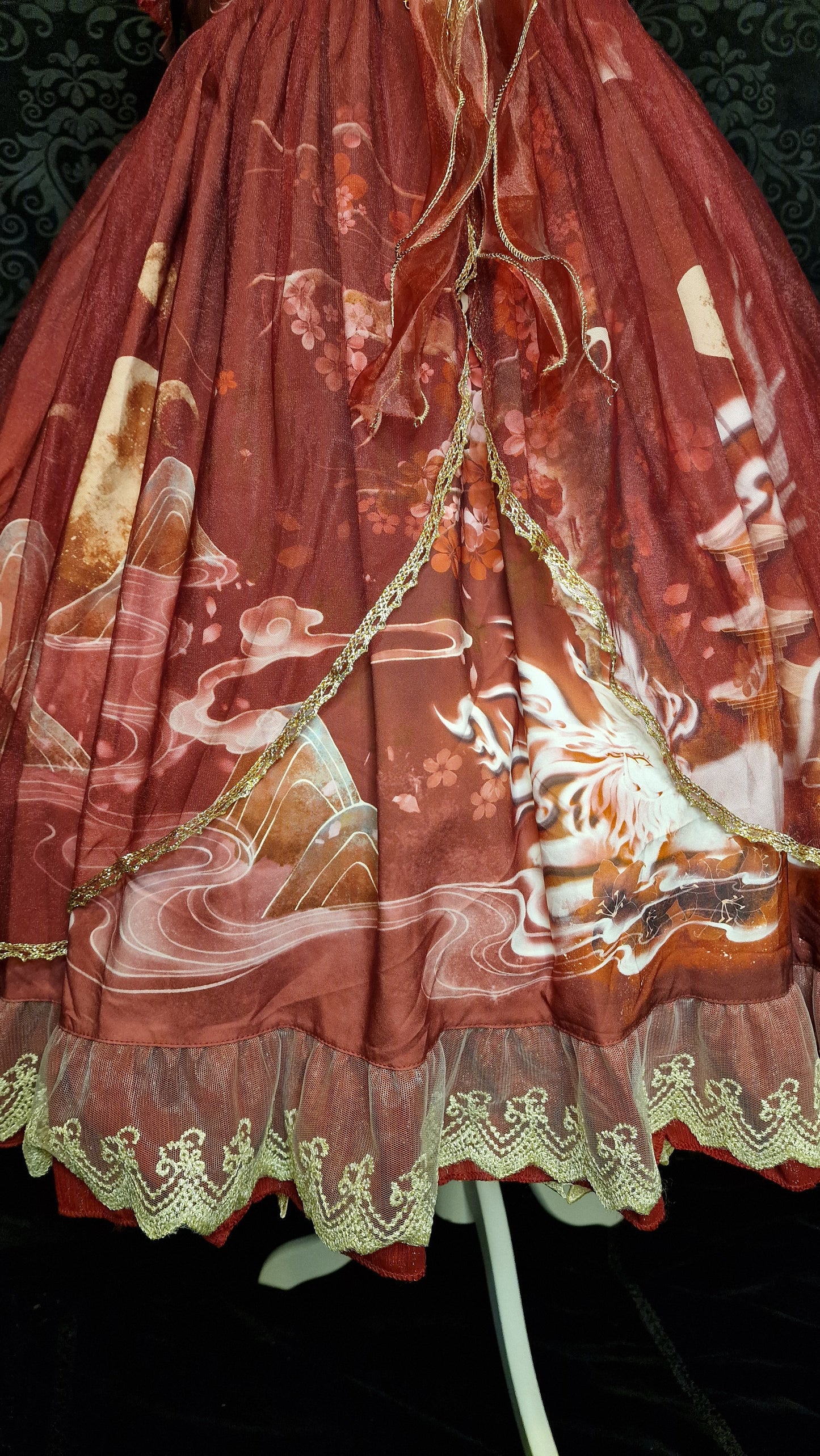 Traumhaftes Sugar Girl Lolita Jumper Skirt (JSK) – Weinrot mit Gold Drachen-Print