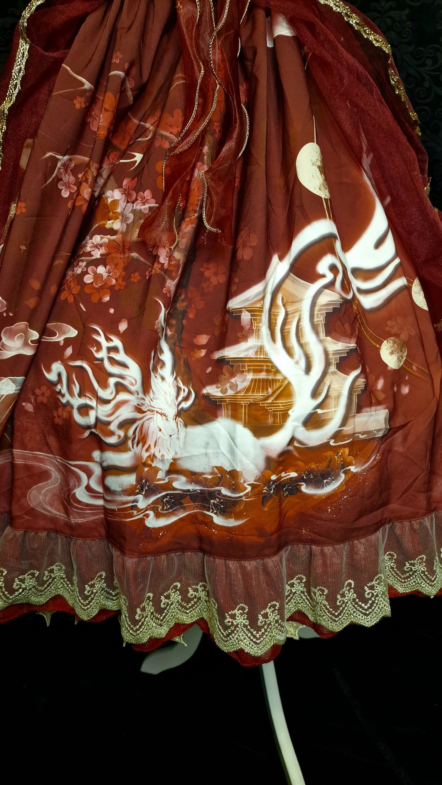 Traumhaftes Sugar Girl Lolita Jumper Skirt (JSK) – Weinrot mit Gold Drachen-Print