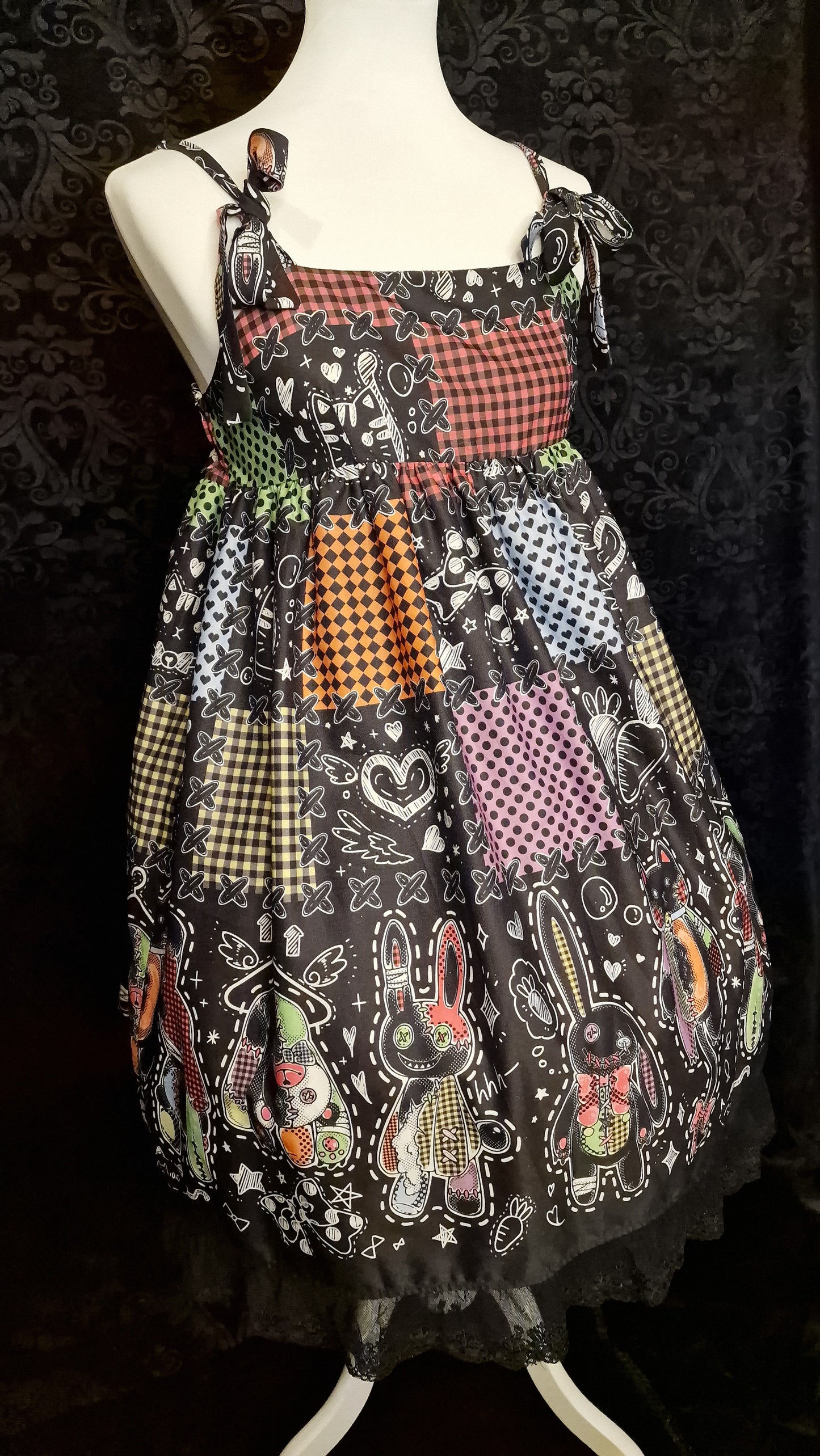 Gothic Lolita Kleid - "Patchwork Bunny Wonderland" schwarz-bunt Gr. M