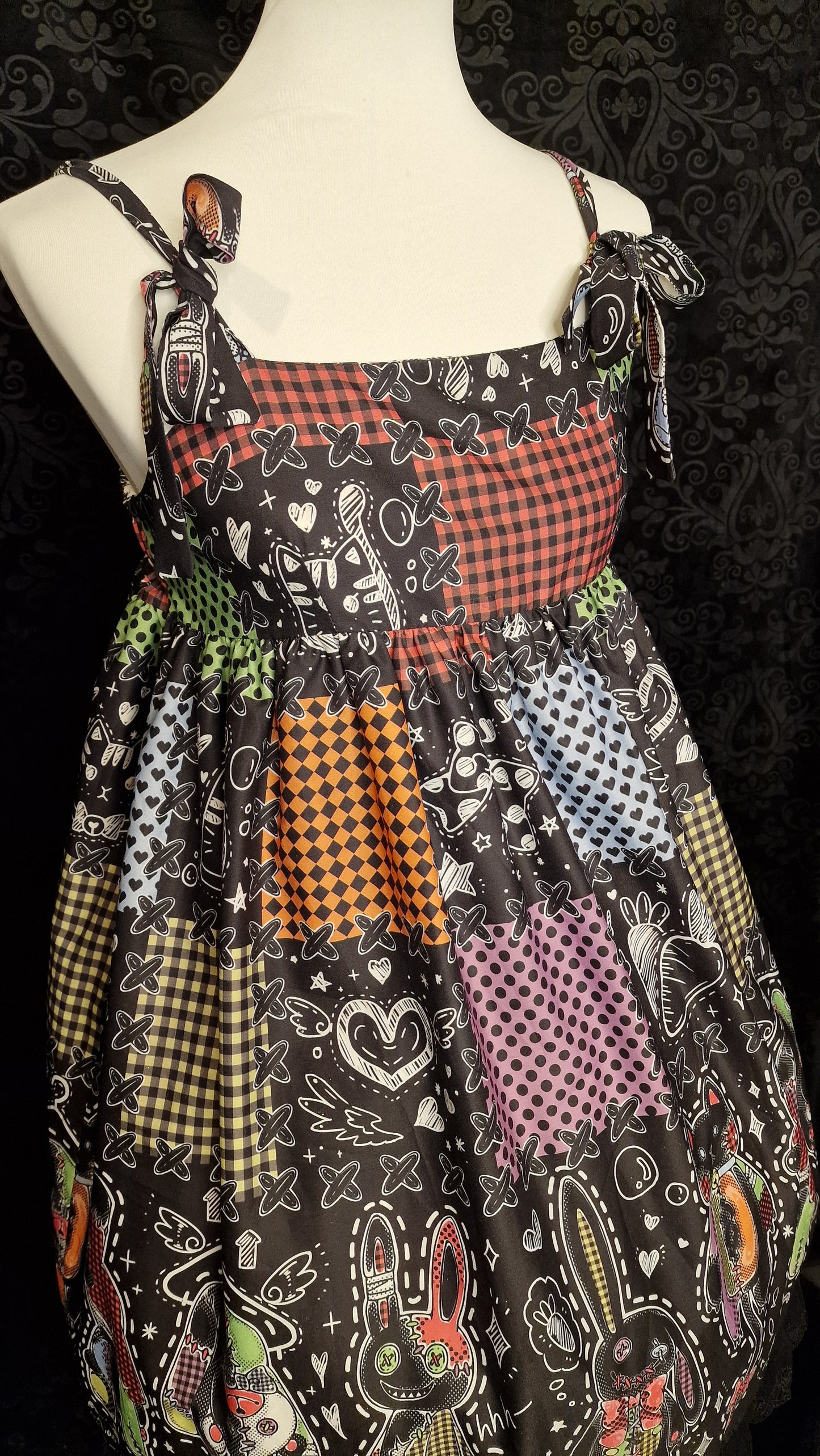Gothic Lolita Kleid - "Patchwork Bunny Wonderland" schwarz-bunt Gr. M