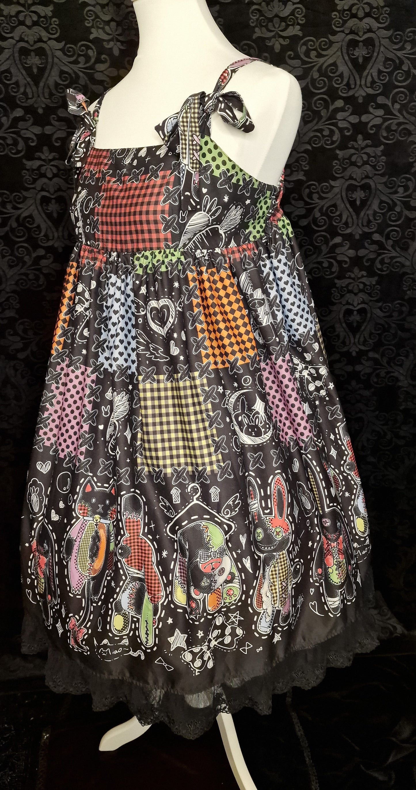Gothic Lolita Kleid - "Patchwork Bunny Wonderland" schwarz-bunt Gr. M