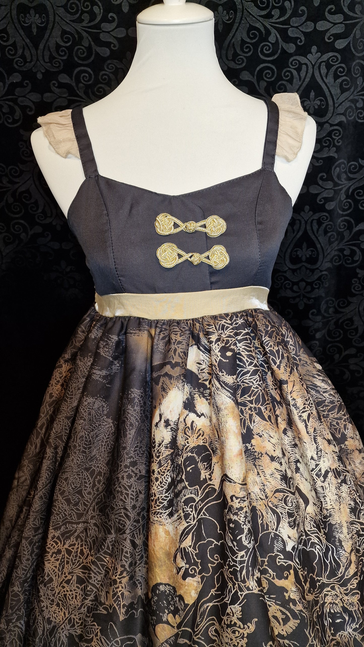 Don't Sleep „Moon Palace“ Qi- Classic Lolita Kleid JSK – Schwarz/Gold – Gr S