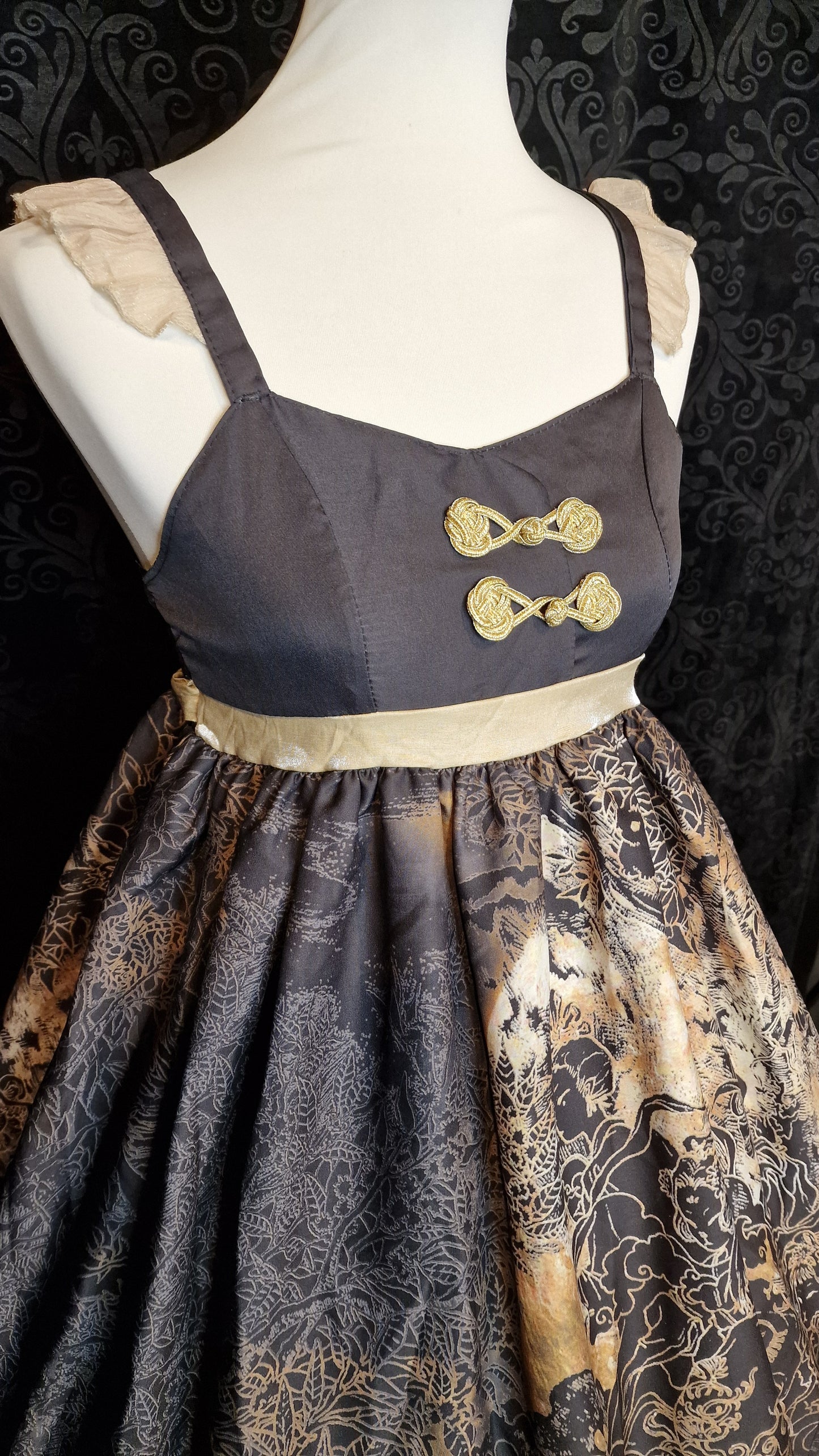 Don't Sleep „Moon Palace“ Qi- Classic Lolita Kleid JSK – Schwarz/Gold – Gr S