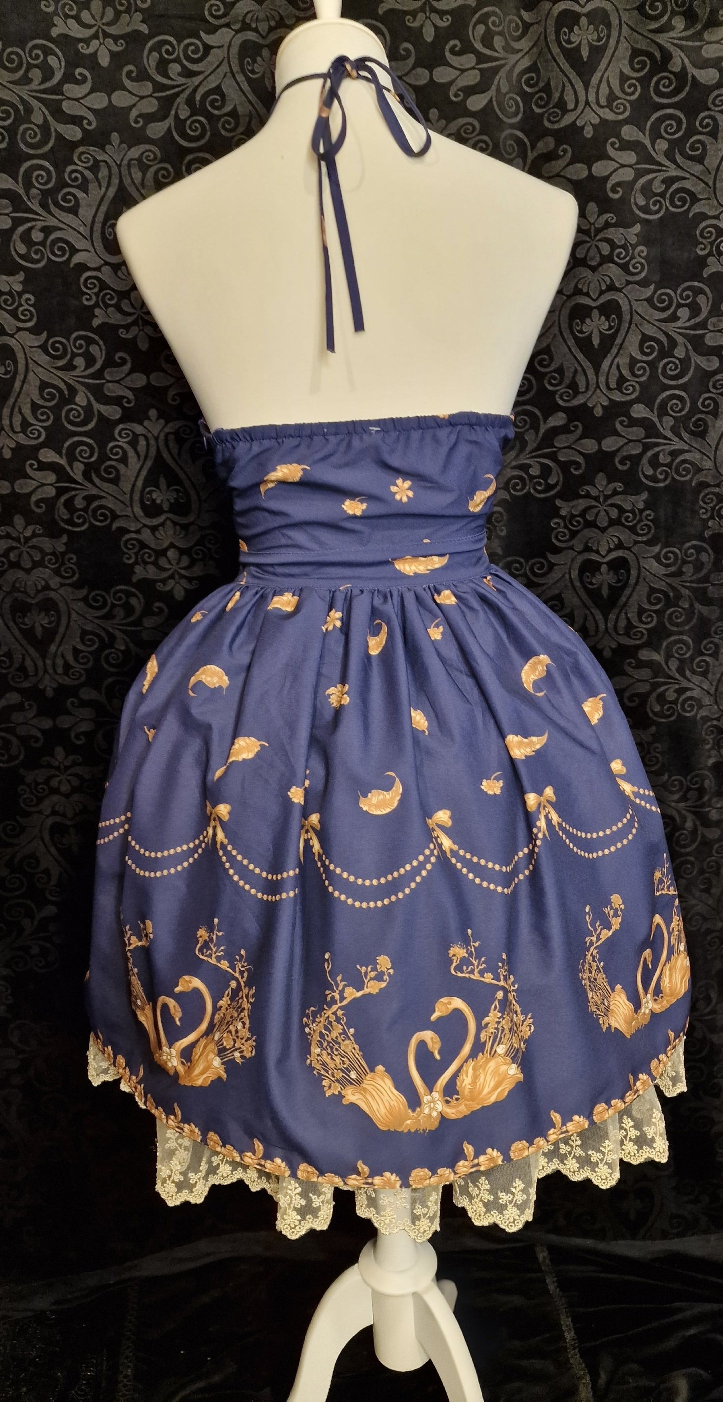 Classic Lolita Kleid Halter-JSK To Alice „Swan Crown“ Marineblau Gold mit Spitzenborte S