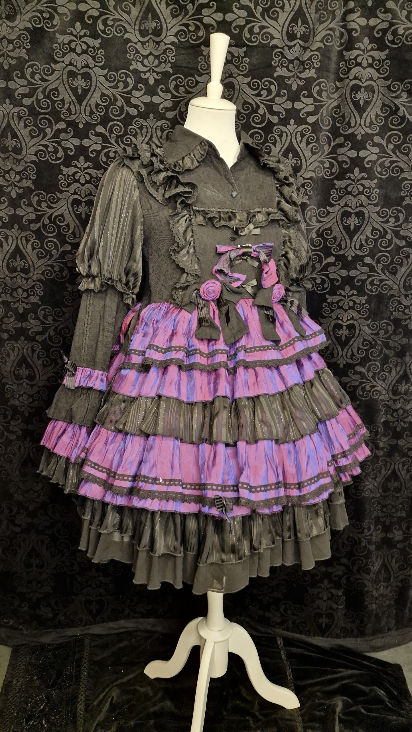 Gothic Lolita „Midnight Violet“ mit Rüschenrock in schwarz-violett XS