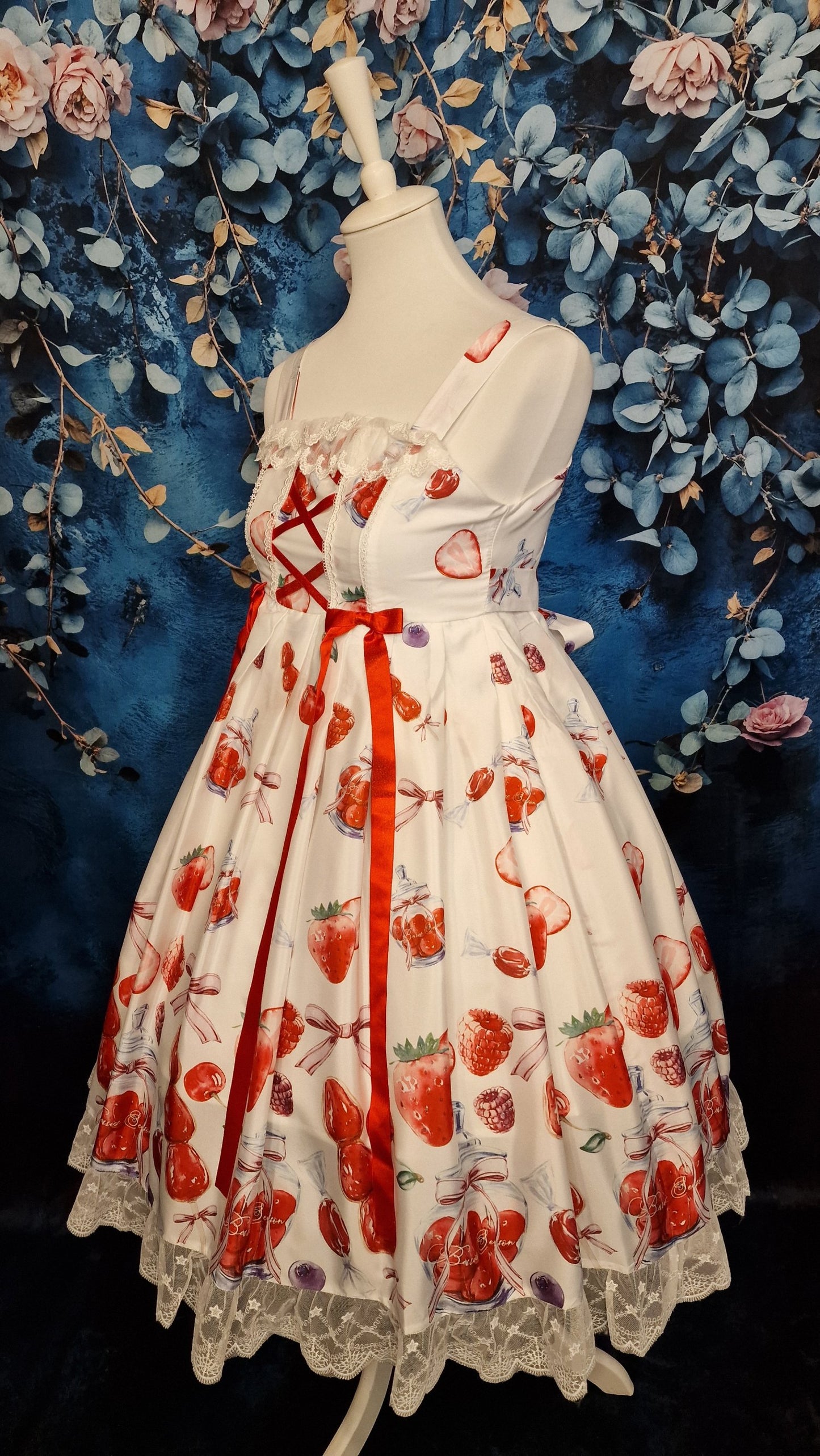 Langes Lolita Kleid von "One Strawberry" neu mit Rüschendetails weiß-rot M