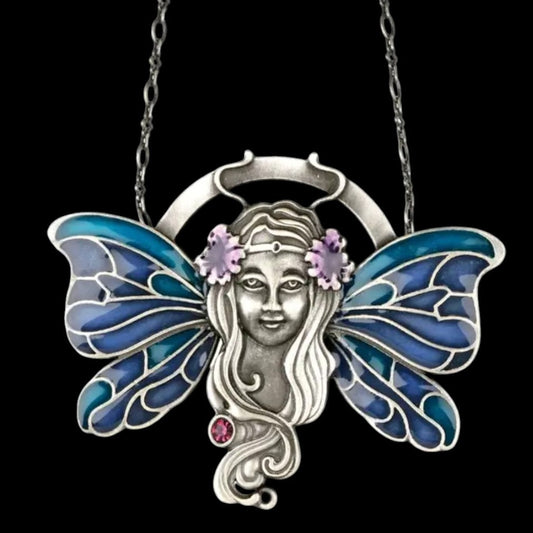 Jugendstil Fee Anhänger-Kette – schwarzer Hintergrund
