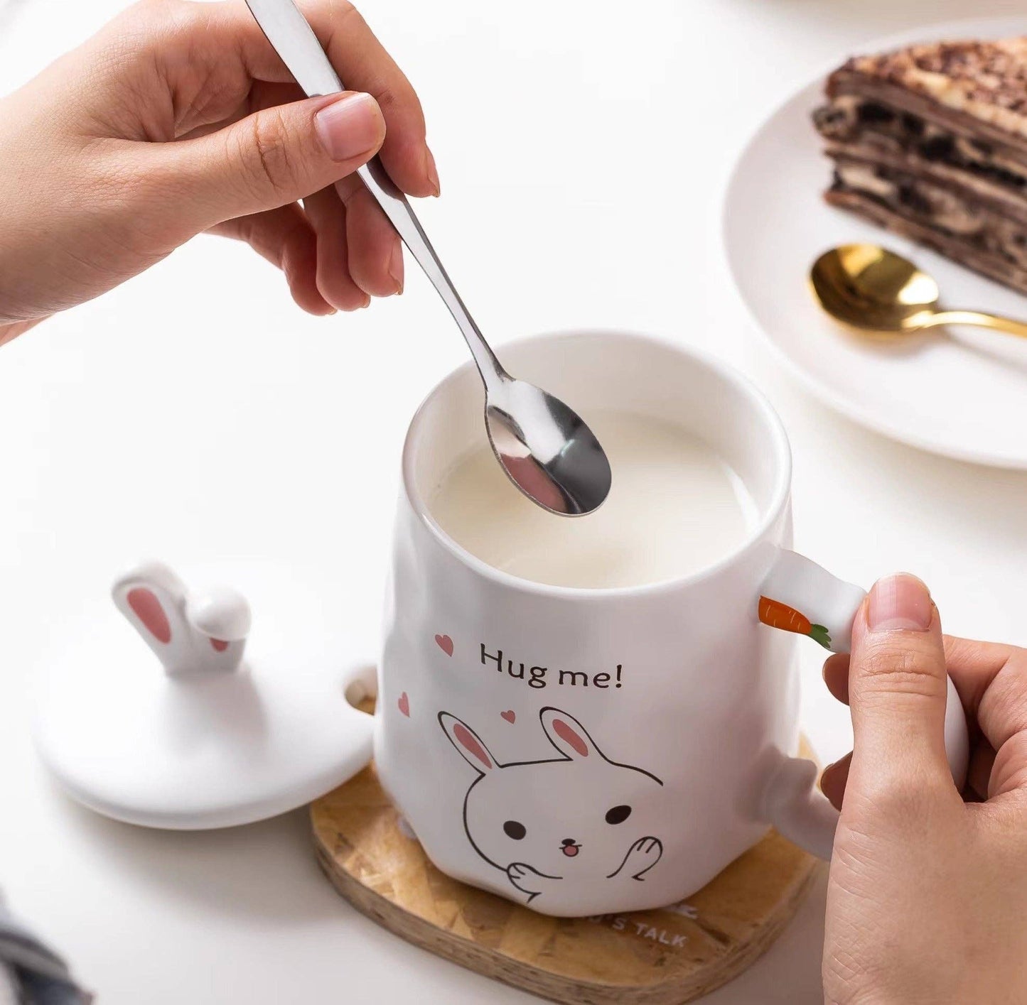 Bunny Tasse "Hug me" Weißer Becher mit Deckel und Löffel  400 ml