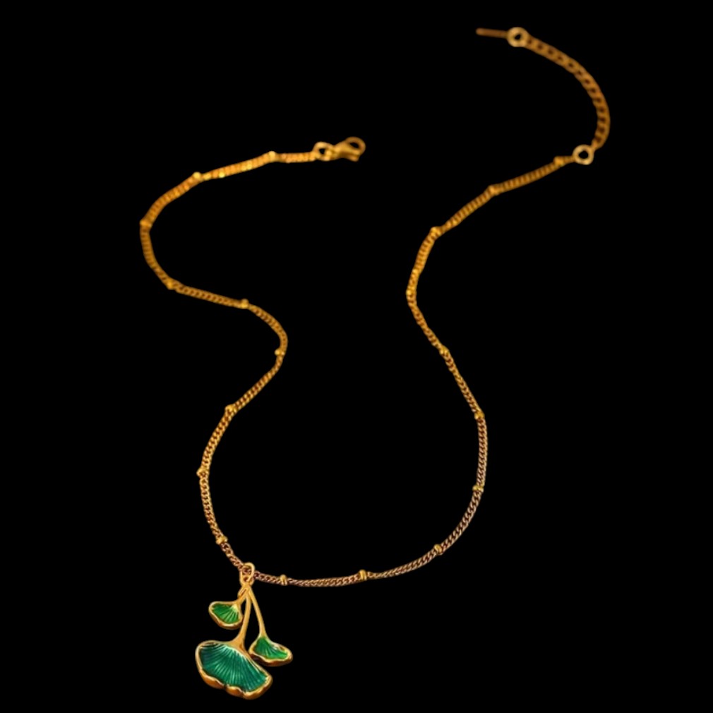 Vintage Halskette Ginkgo Blatt Emaille Gold-Grün auf schwarzem Hintergrund