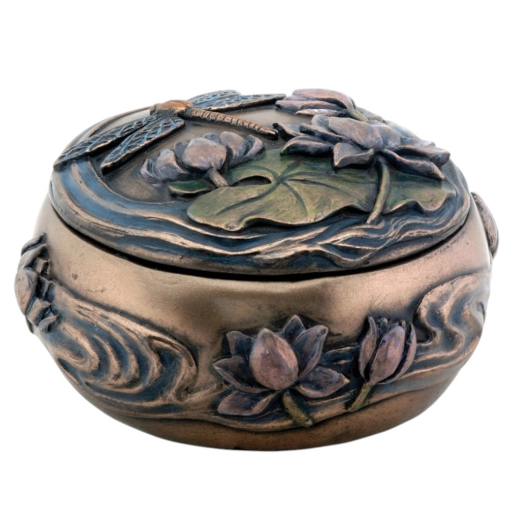 Vintage Schmuckschatulle Libelle Lotusblüte Bronze auf weißem Hintergrund geschlossen