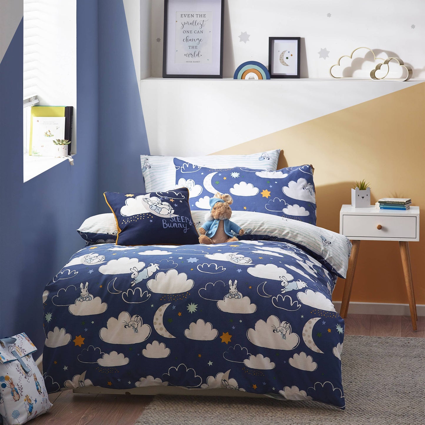 Kinderbettwäsche 135x200 Peter Hase „Sleepy Head“ in weiß-blau